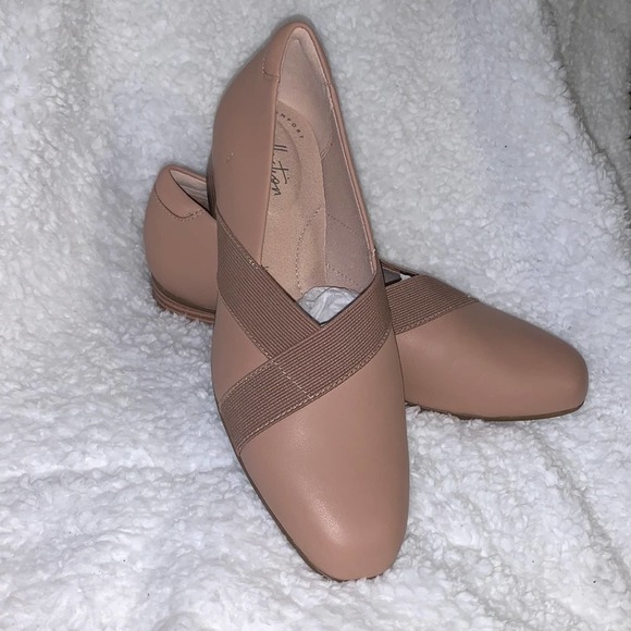 Clarks Shoes - Clarks Juliet Dahlia Praline Leather flats blush tone size 7.5 NIB NWT